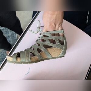 Earth Spirit Women's Light Olive‎ Green Strappy  Gladiator Sandals Size 6.5